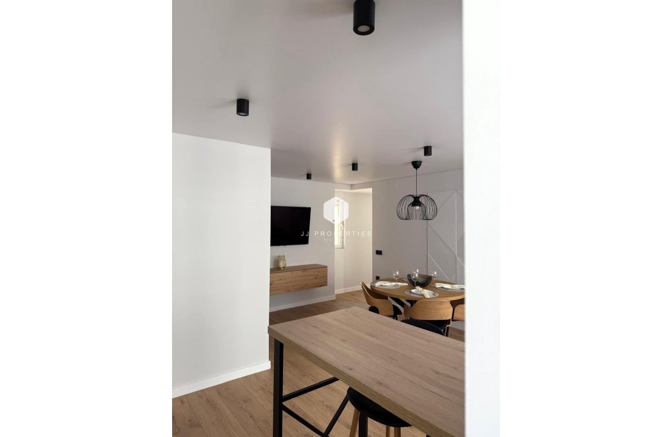 Resale - Apartment / flat -
Torrevieja - Paseo maritimo