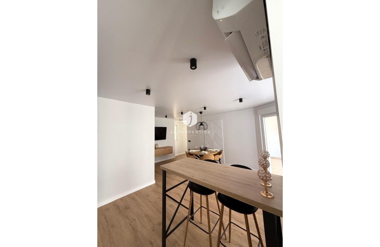 Resale - Apartment / flat -
Torrevieja - Paseo maritimo