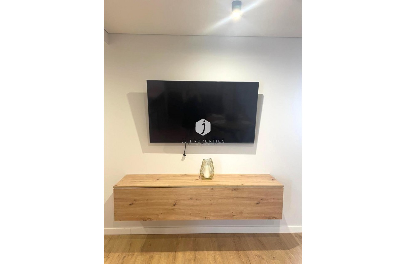 Resale - Apartment / flat -
Torrevieja - Paseo maritimo