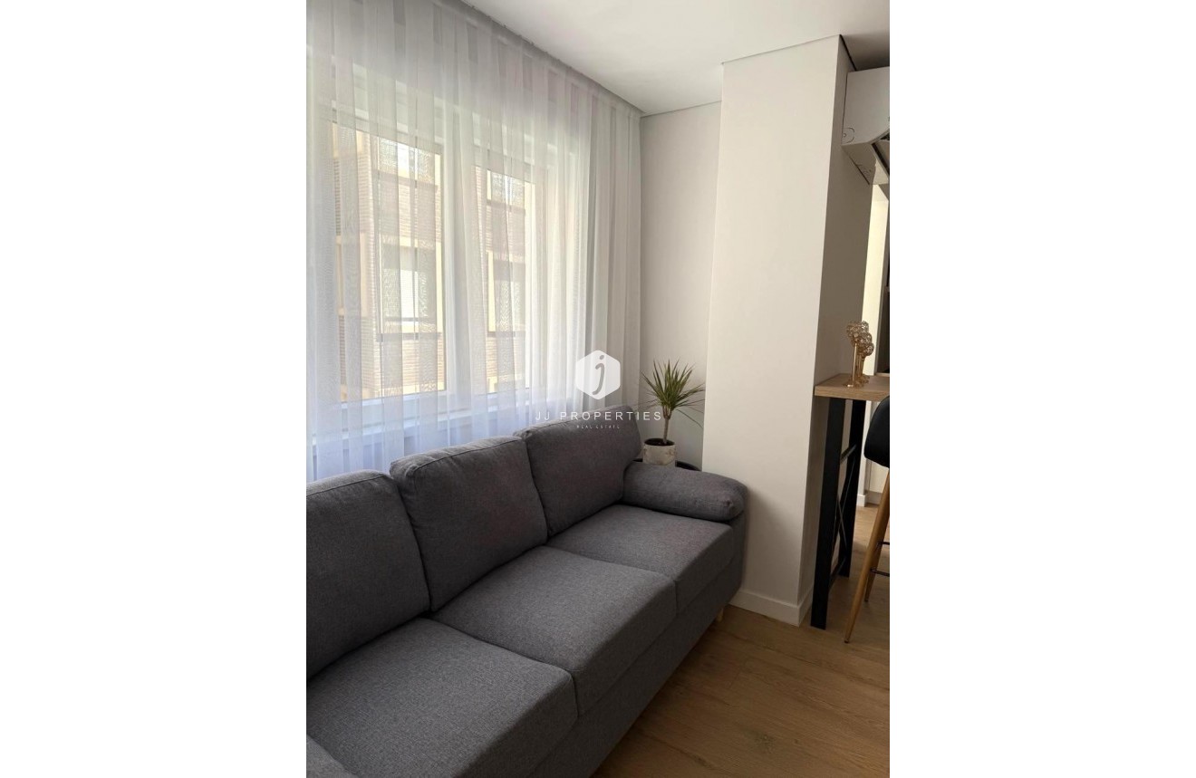 Resale - Apartment / flat -
Torrevieja - Paseo maritimo