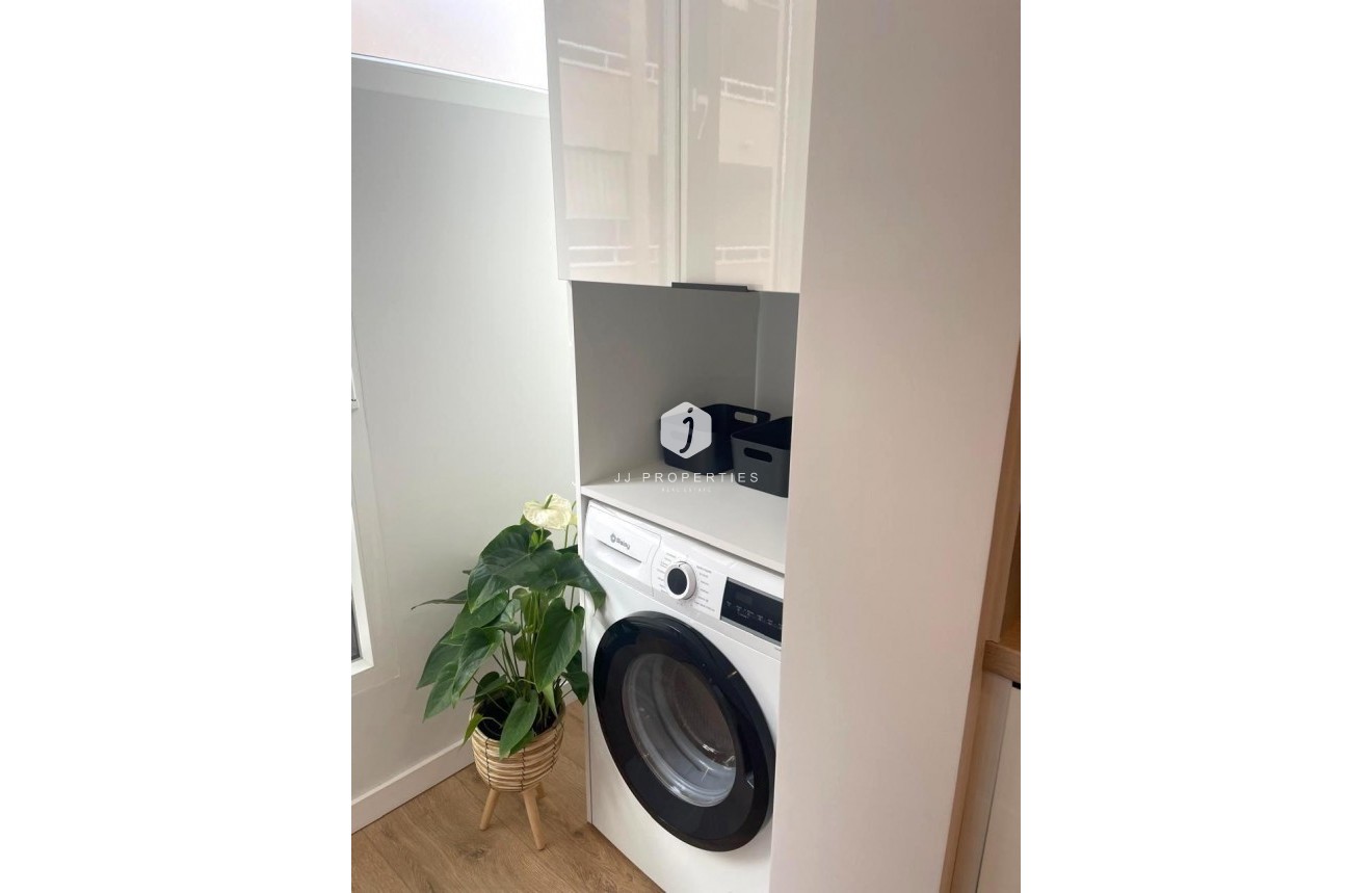 Resale - Apartment / flat -
Torrevieja - Paseo maritimo