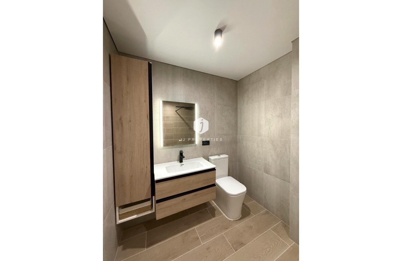 Resale - Apartment / flat -
Torrevieja - Paseo maritimo