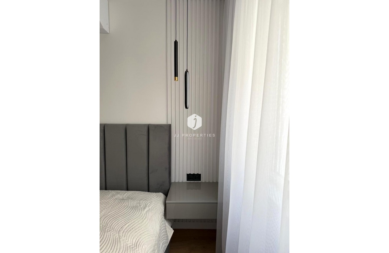 Resale - Apartment / flat -
Torrevieja - Paseo maritimo