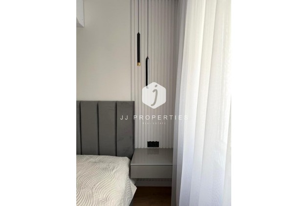 Resale - Apartment / flat -
Torrevieja - Paseo maritimo