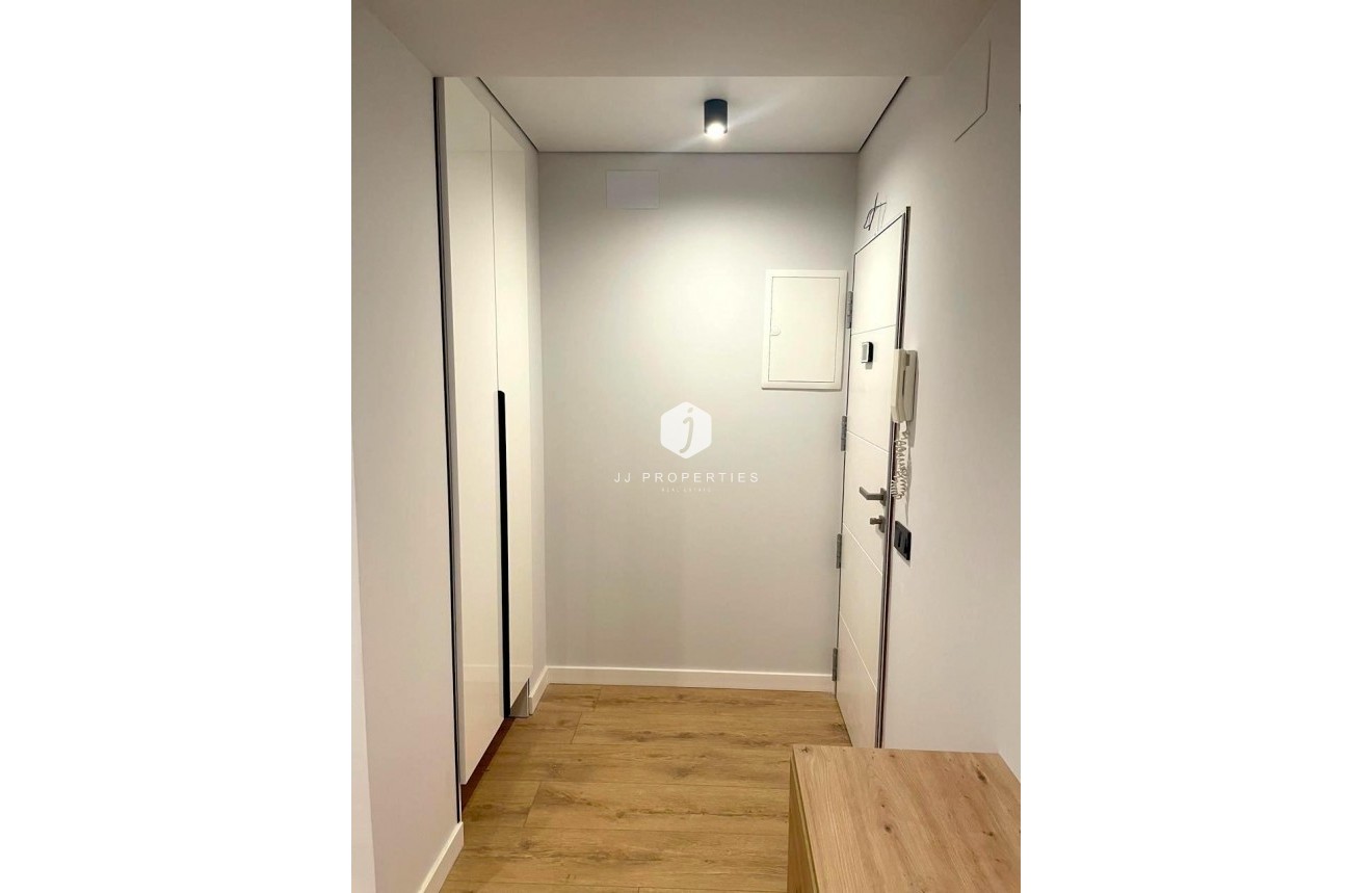 Resale - Apartment / flat -
Torrevieja - Paseo maritimo