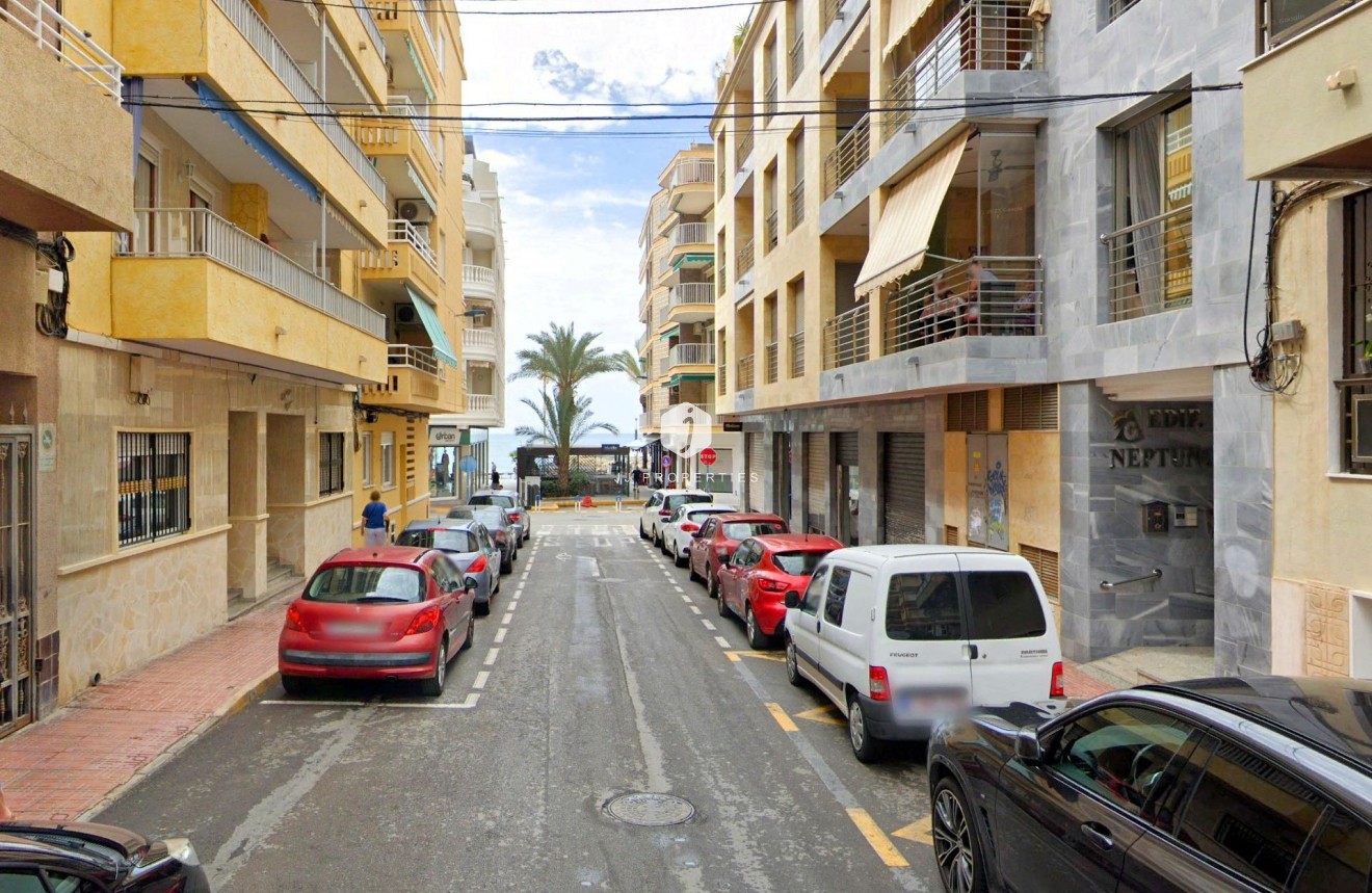 Resale - Apartment / flat -
Torrevieja - Paseo maritimo