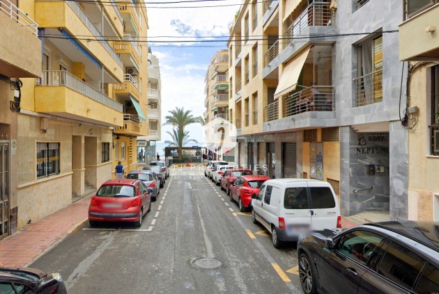 Resale - Apartment / flat -
Torrevieja - Paseo maritimo