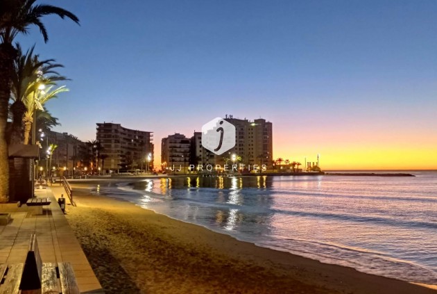 Resale - Apartment / flat -
Torrevieja - Paseo maritimo