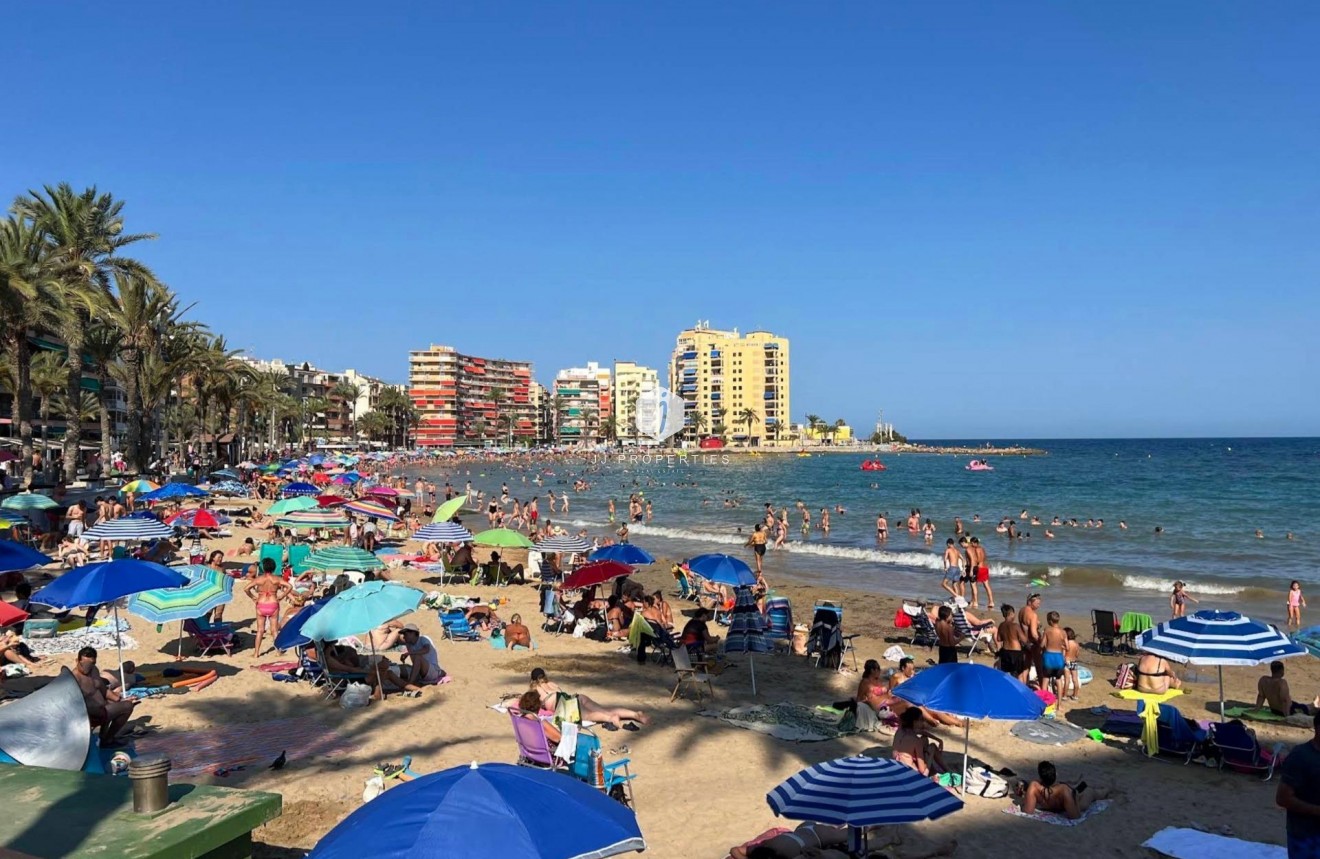 Resale - Apartment / flat -
Torrevieja - Paseo maritimo