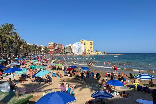 Resale - Apartment / flat -
Torrevieja - Paseo maritimo