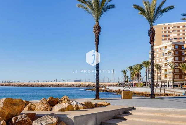 Resale - Apartment / flat -
Torrevieja - Paseo maritimo