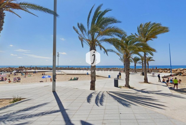 Resale - Apartment / flat -
Torrevieja - Paseo maritimo