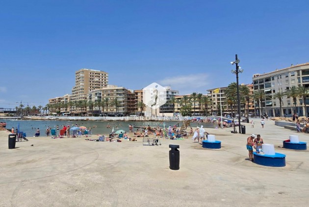 Resale - Apartment / flat -
Torrevieja - Paseo maritimo