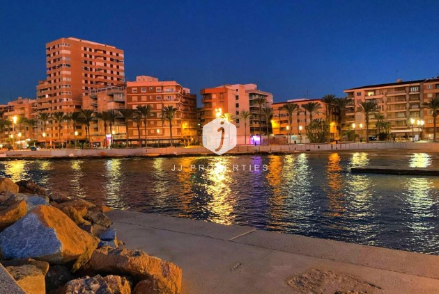 Resale - Apartment / flat -
Torrevieja - Paseo maritimo