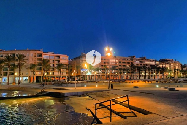 Resale - Apartment / flat -
Torrevieja - Paseo maritimo