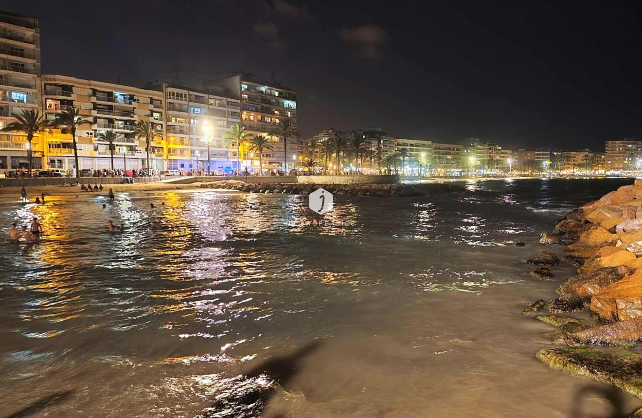 Resale - Apartment / flat -
Torrevieja - Paseo maritimo