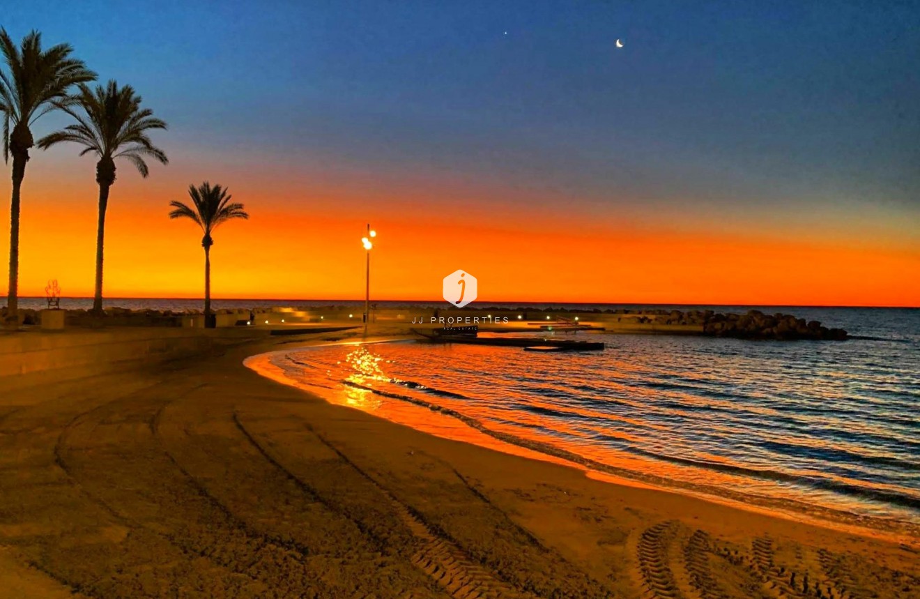 Resale - Apartment / flat -
Torrevieja - Paseo maritimo