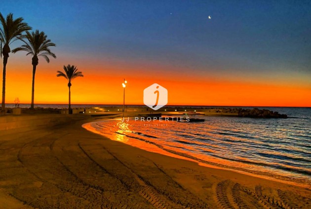 Resale - Apartment / flat -
Torrevieja - Paseo maritimo