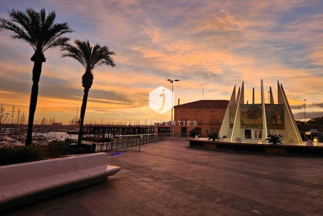 Resale - Apartment / flat -
Torrevieja - Paseo maritimo