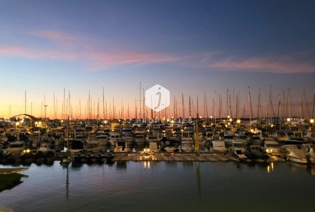 Resale - Apartment / flat -
Torrevieja - Paseo maritimo