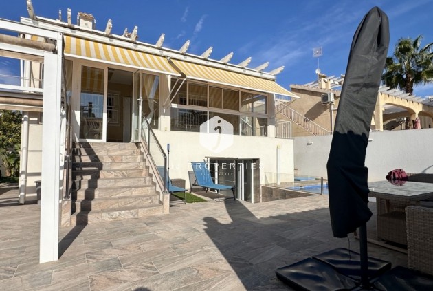 Aus zweiter Hand - Villa -
Orihuela Costa - Costa Blanca