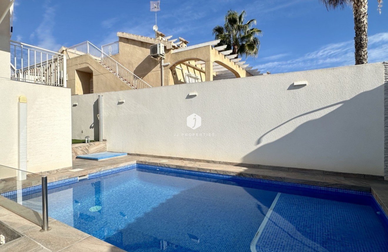 Aus zweiter Hand - Villa -
Orihuela Costa - Costa Blanca