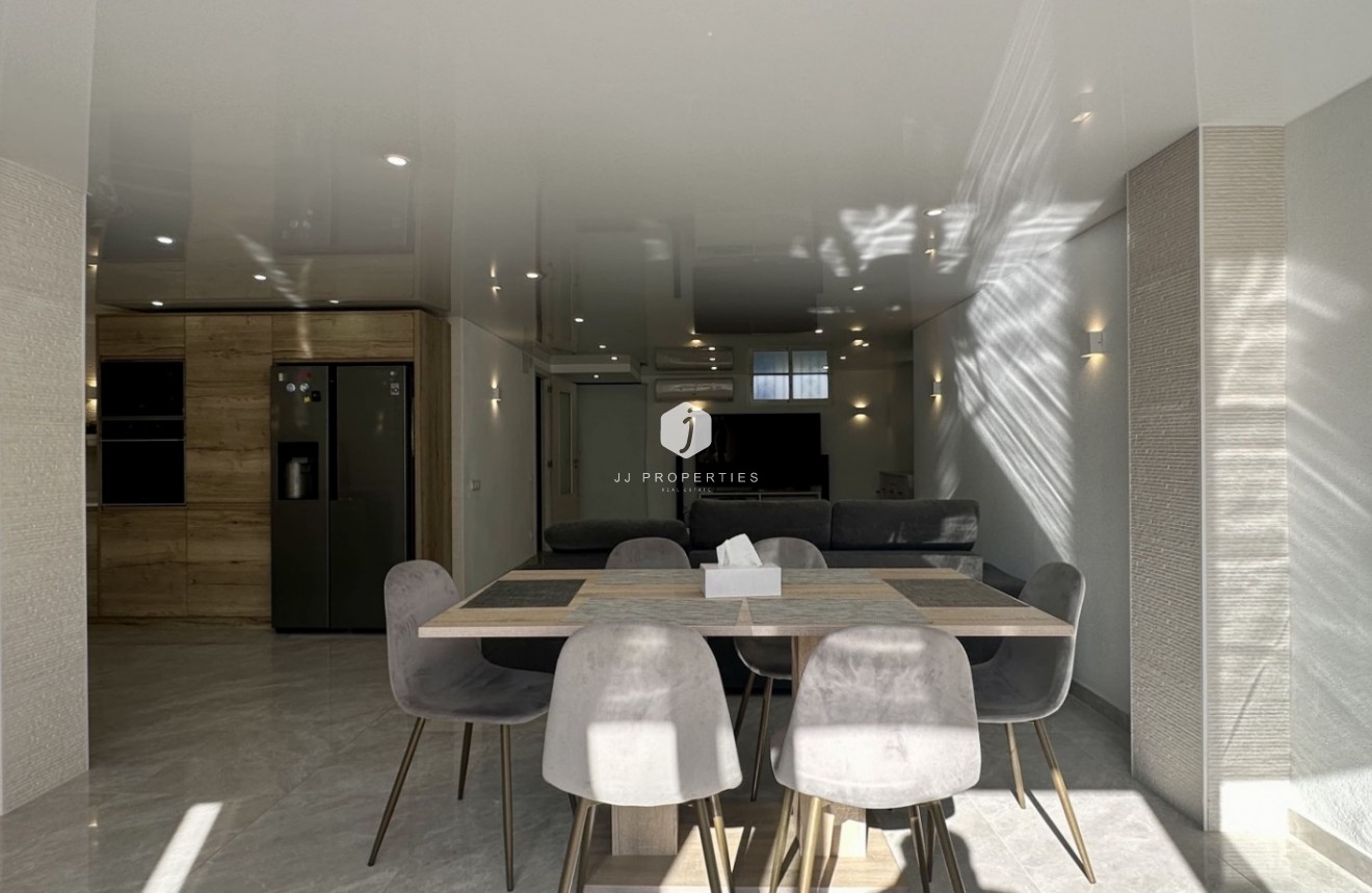 Aus zweiter Hand - Villa -
Orihuela Costa - Costa Blanca