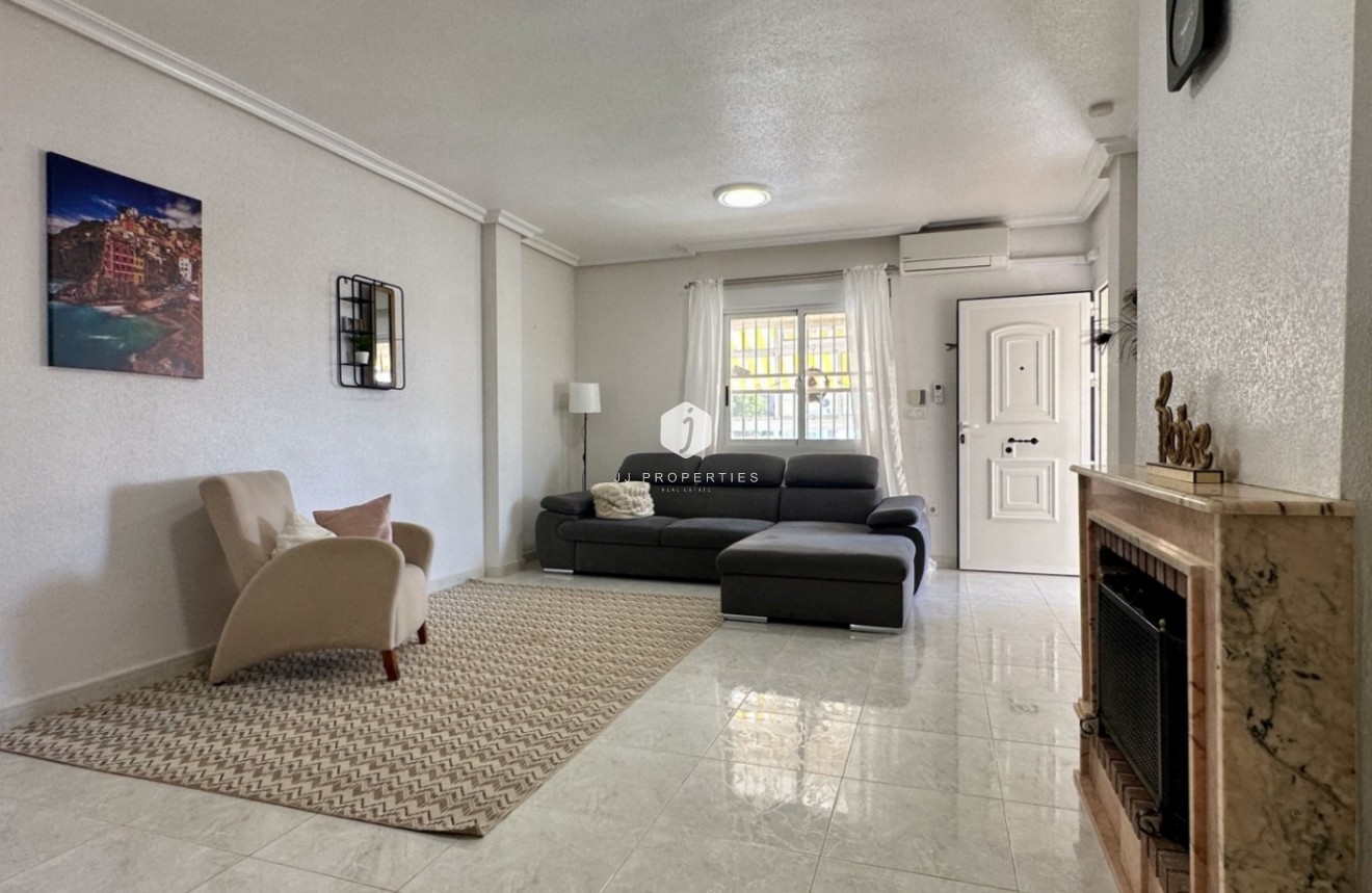 Aus zweiter Hand - Villa -
Orihuela Costa - Costa Blanca