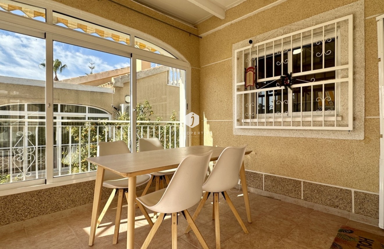 Aus zweiter Hand - Villa -
Orihuela Costa - Costa Blanca