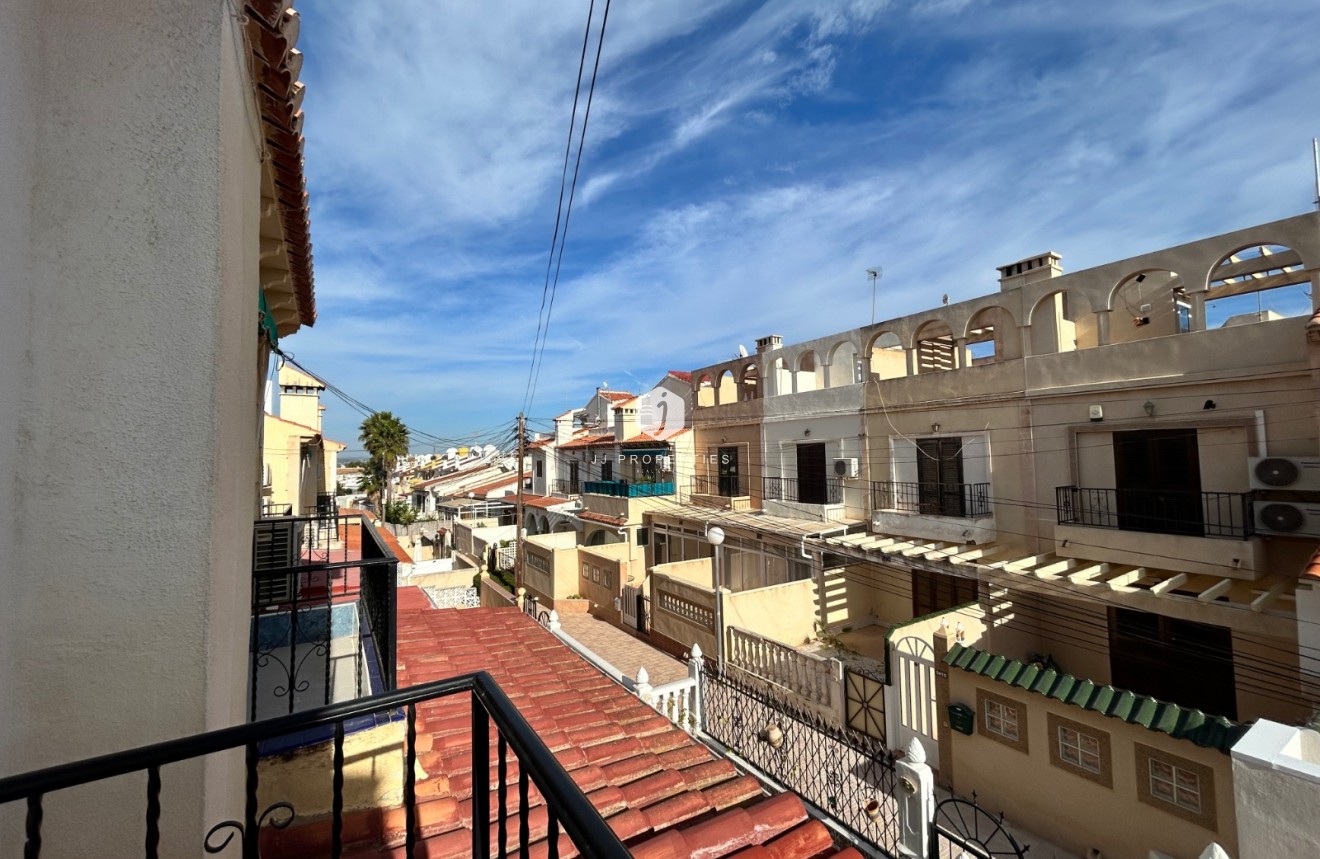 Resale - Chalet -
El Chaparral - Inland