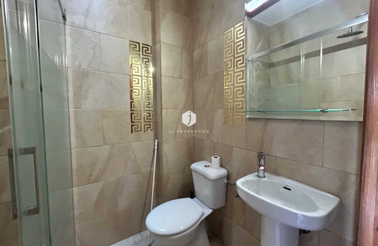 Resale - Chalet -
El Chaparral - Inland