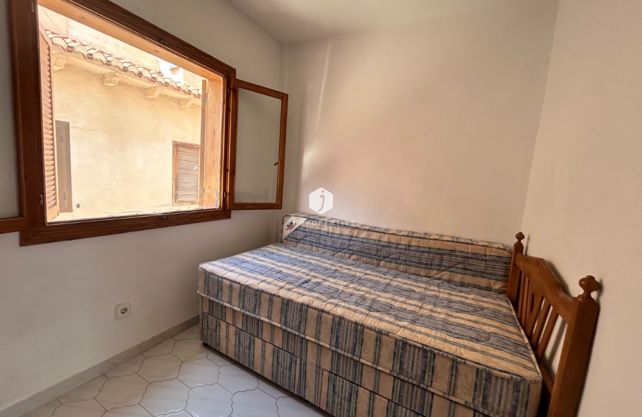 Resale - Chalet -
El Chaparral - Inland