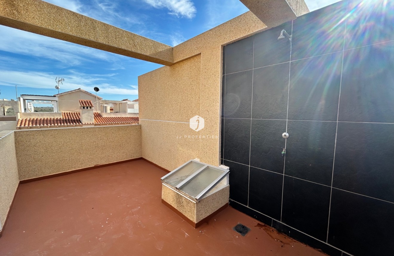 Resale - Chalet -
El Chaparral - Inland