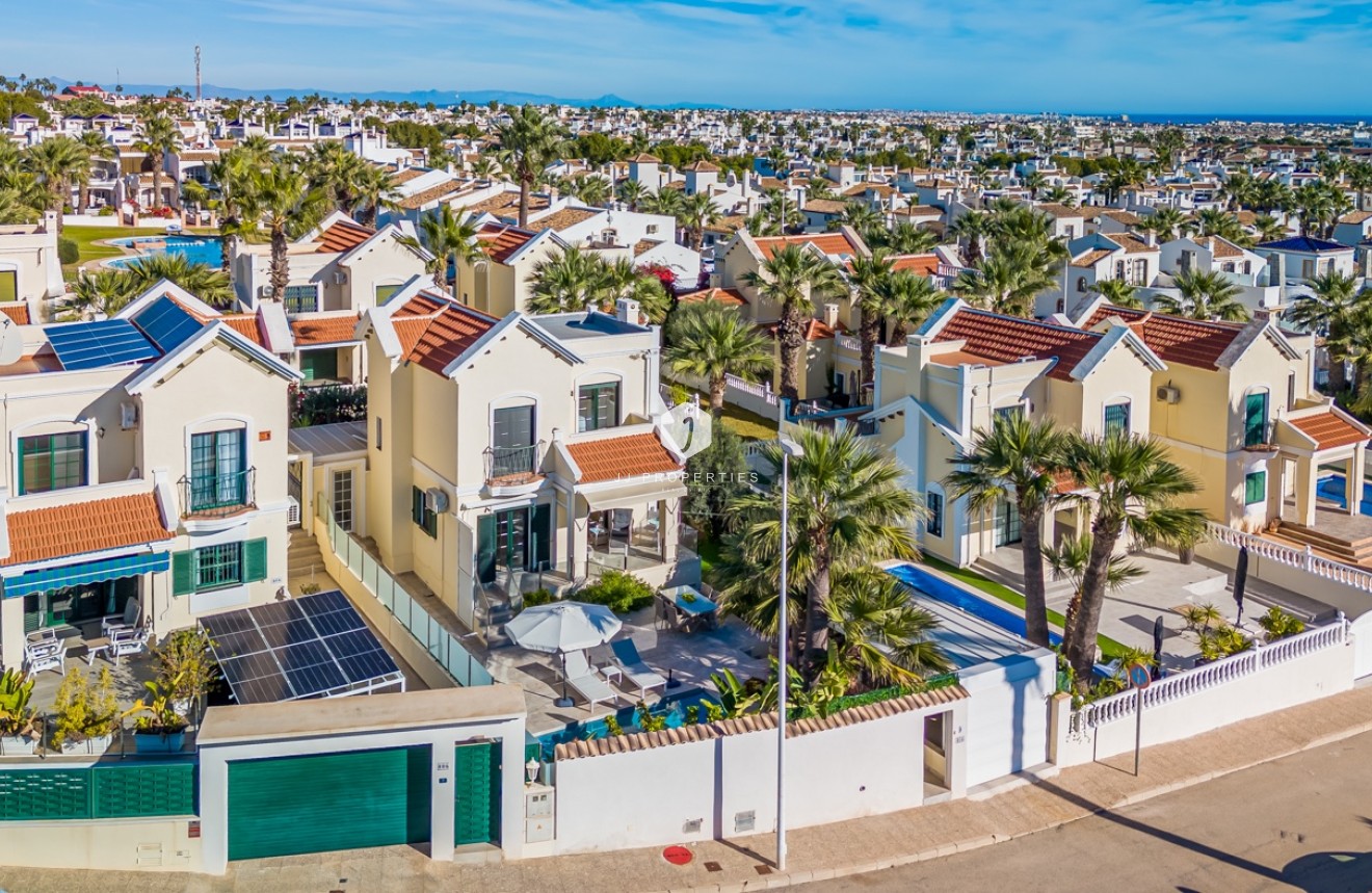 Aus zweiter Hand - Villa -
Orihuela Costa - Costa Blanca