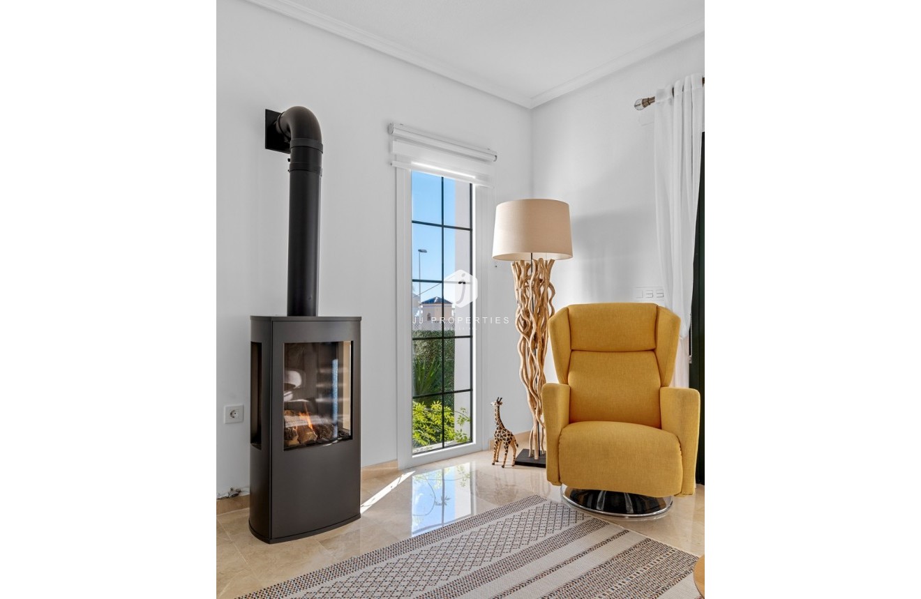 Aus zweiter Hand - Villa -
Orihuela Costa - Costa Blanca