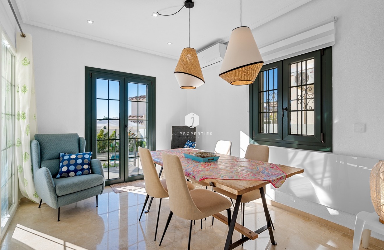 Aus zweiter Hand - Villa -
Orihuela Costa - Costa Blanca