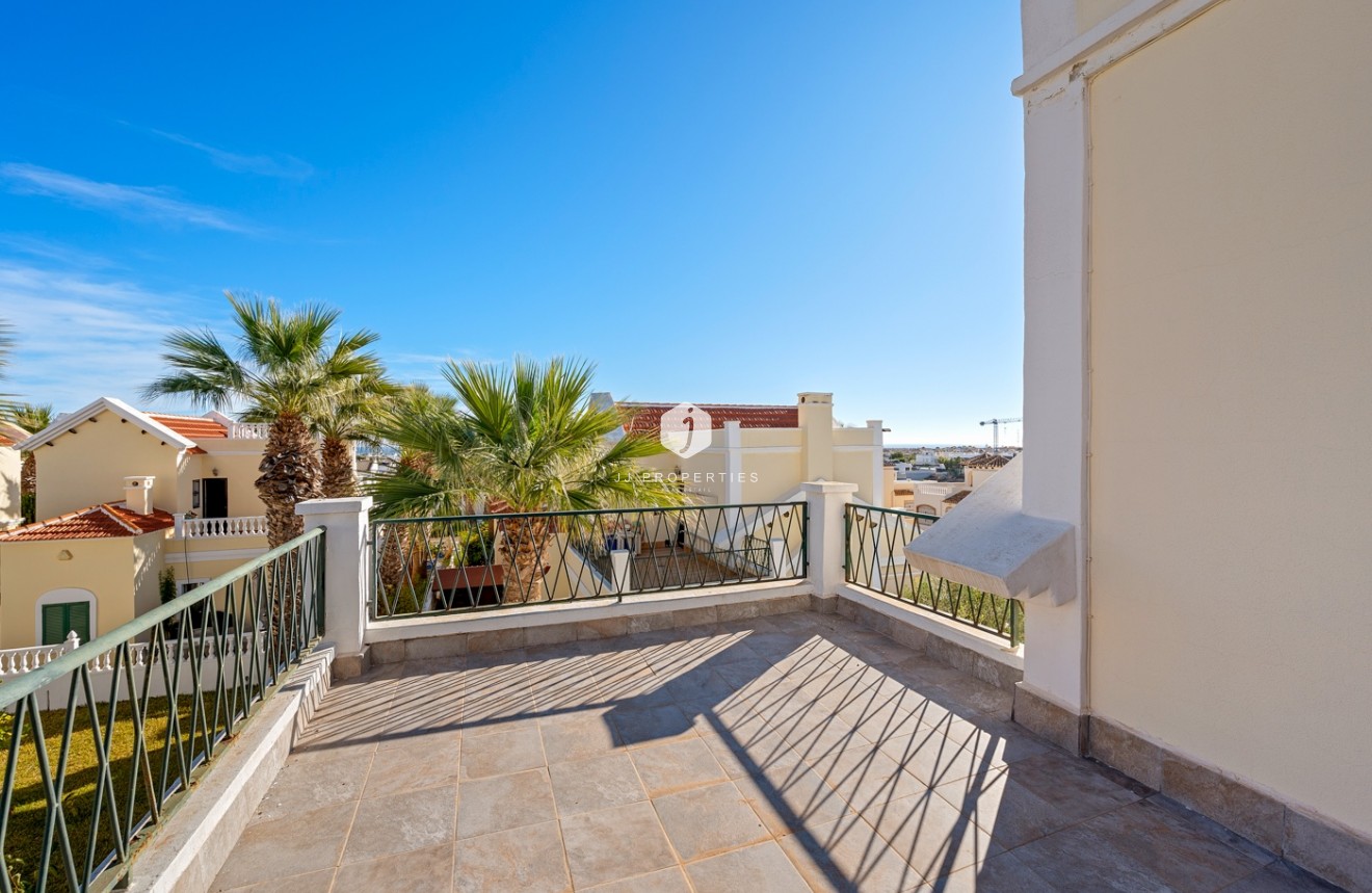 Aus zweiter Hand - Villa -
Orihuela Costa - Costa Blanca