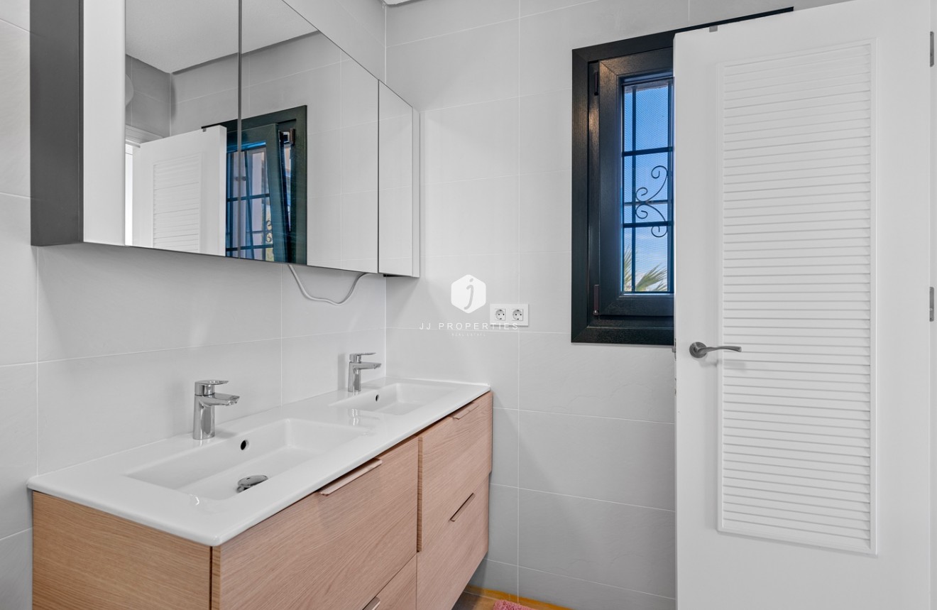 Aus zweiter Hand - Villa -
Orihuela Costa - Costa Blanca