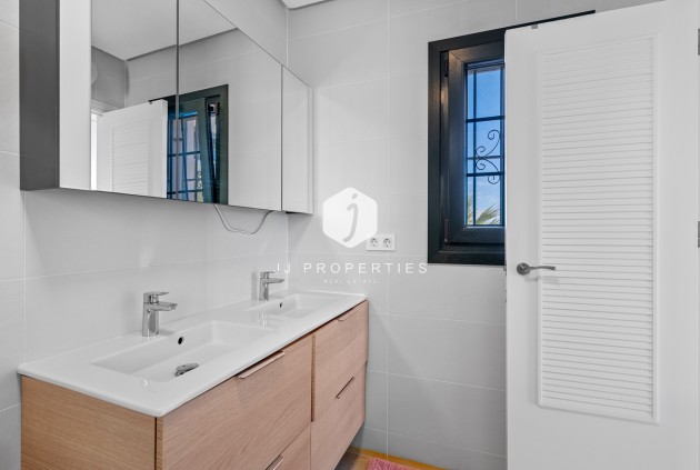 Aus zweiter Hand - Villa -
Orihuela Costa - Costa Blanca