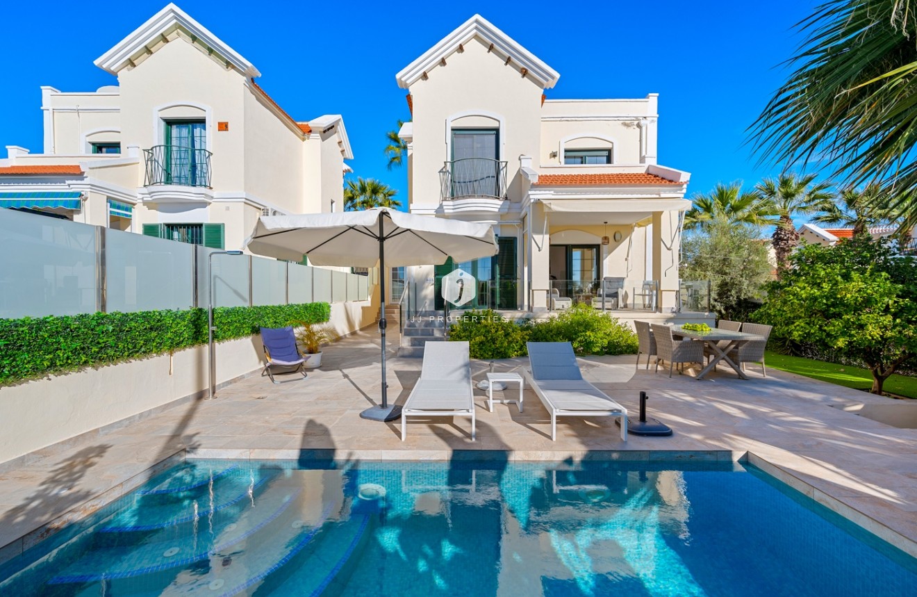 Aus zweiter Hand - Villa -
Orihuela Costa - Costa Blanca