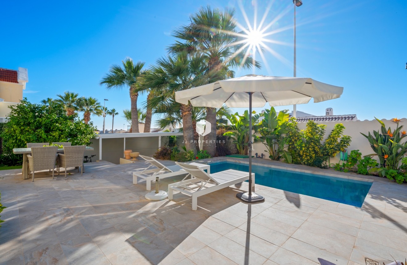 Aus zweiter Hand - Villa -
Orihuela Costa - Costa Blanca