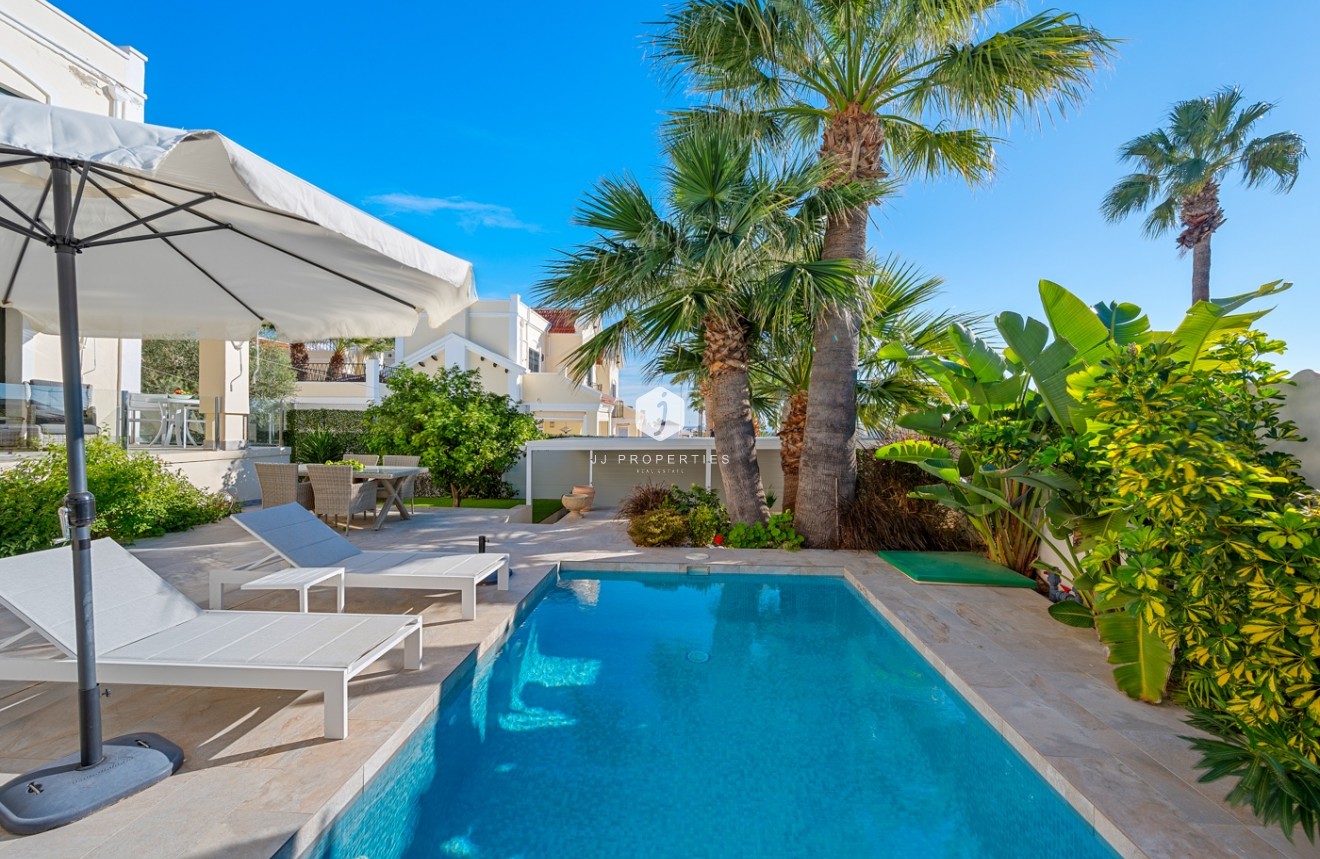 Aus zweiter Hand - Villa -
Orihuela Costa - Costa Blanca