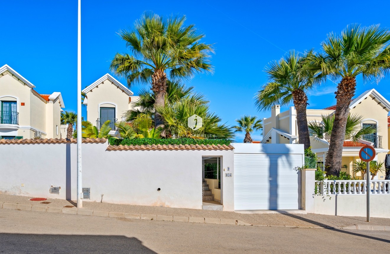 Aus zweiter Hand - Villa -
Orihuela Costa - Costa Blanca