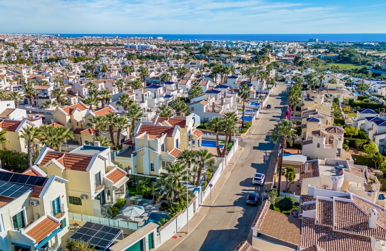 Aus zweiter Hand - Villa -
Orihuela Costa - Costa Blanca