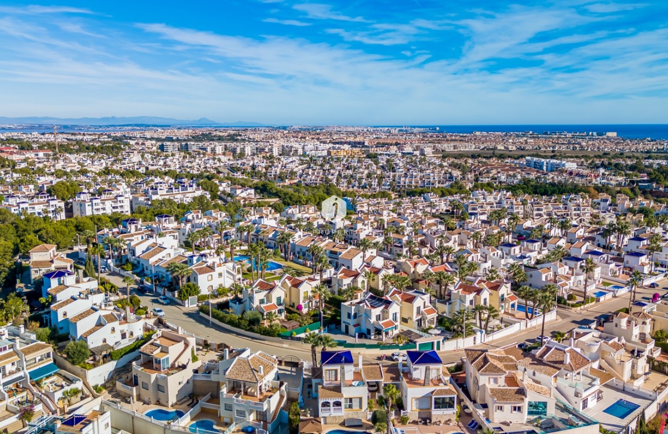 Aus zweiter Hand - Villa -
Orihuela Costa - Costa Blanca