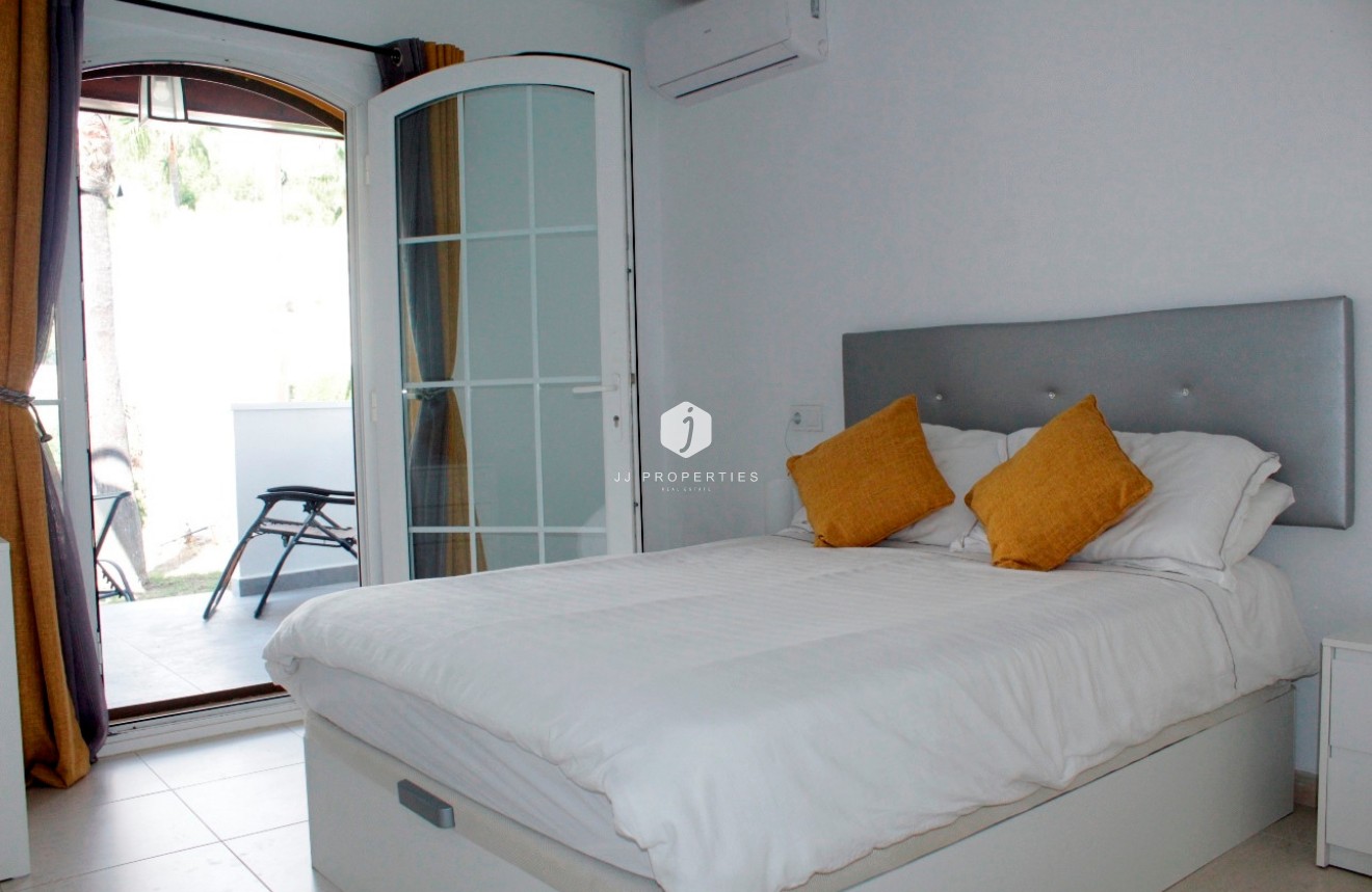 Aus zweiter Hand - Villa -
Orihuela Costa - Costa Blanca