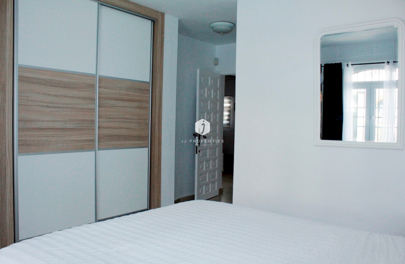 Aus zweiter Hand - Villa -
Orihuela Costa - Costa Blanca