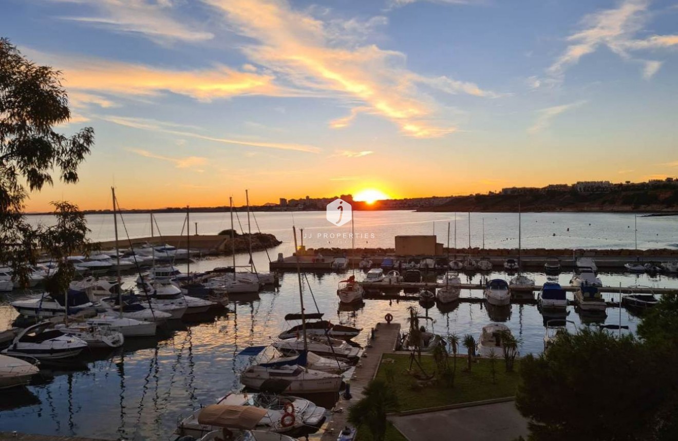 Aus zweiter Hand - Villa -
Orihuela Costa - Costa Blanca