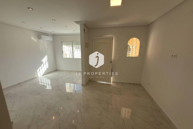 Tweedehands - Chalet -
Torrevieja - aguas nuevas