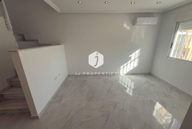 Tweedehands - Chalet -
Torrevieja - aguas nuevas